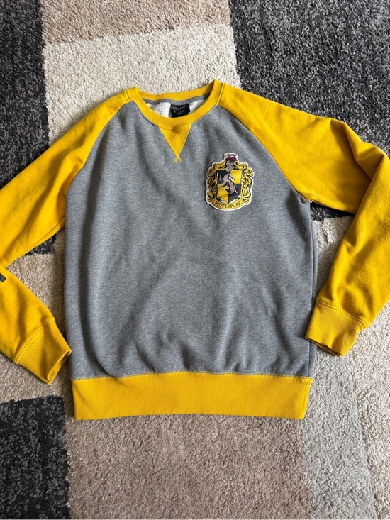 Wizarding World Of Harry Potter Tops - Harry Potter Hufflepuff Womens Medium Sweatshirt - Yellow Gray